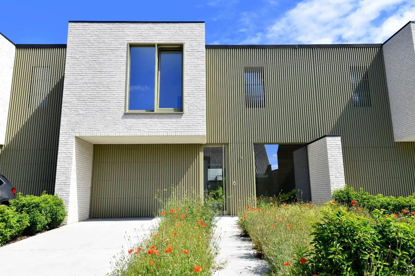 Nieuwbouwwoning (instapklaar!) met 3 slaapkamers, garage en zonnige tuin te koop nabij Bergelen te Gullegem foto {{pictureIndex}}