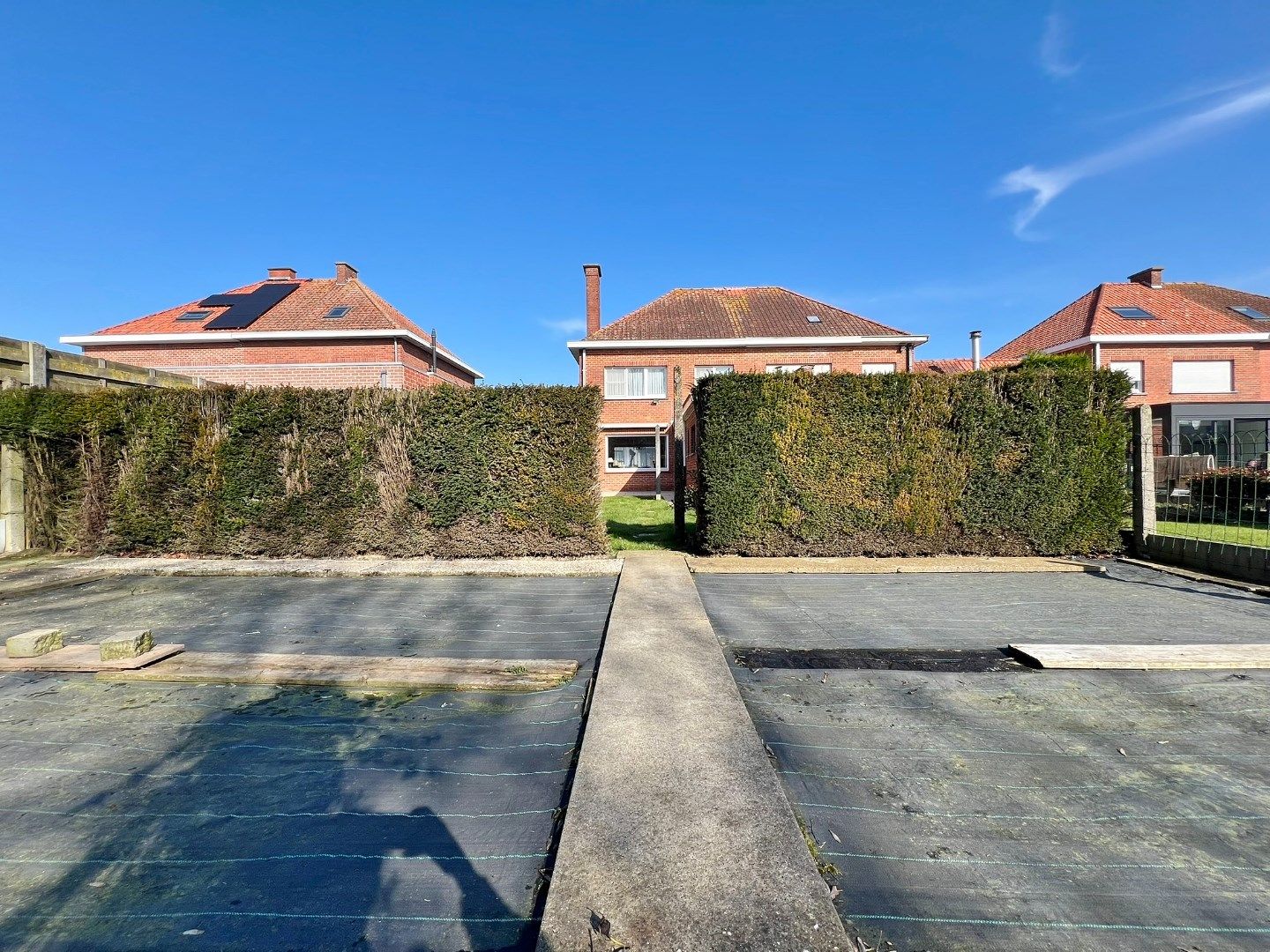 Halfopen woning met zonnige tuin en garage.  foto 19