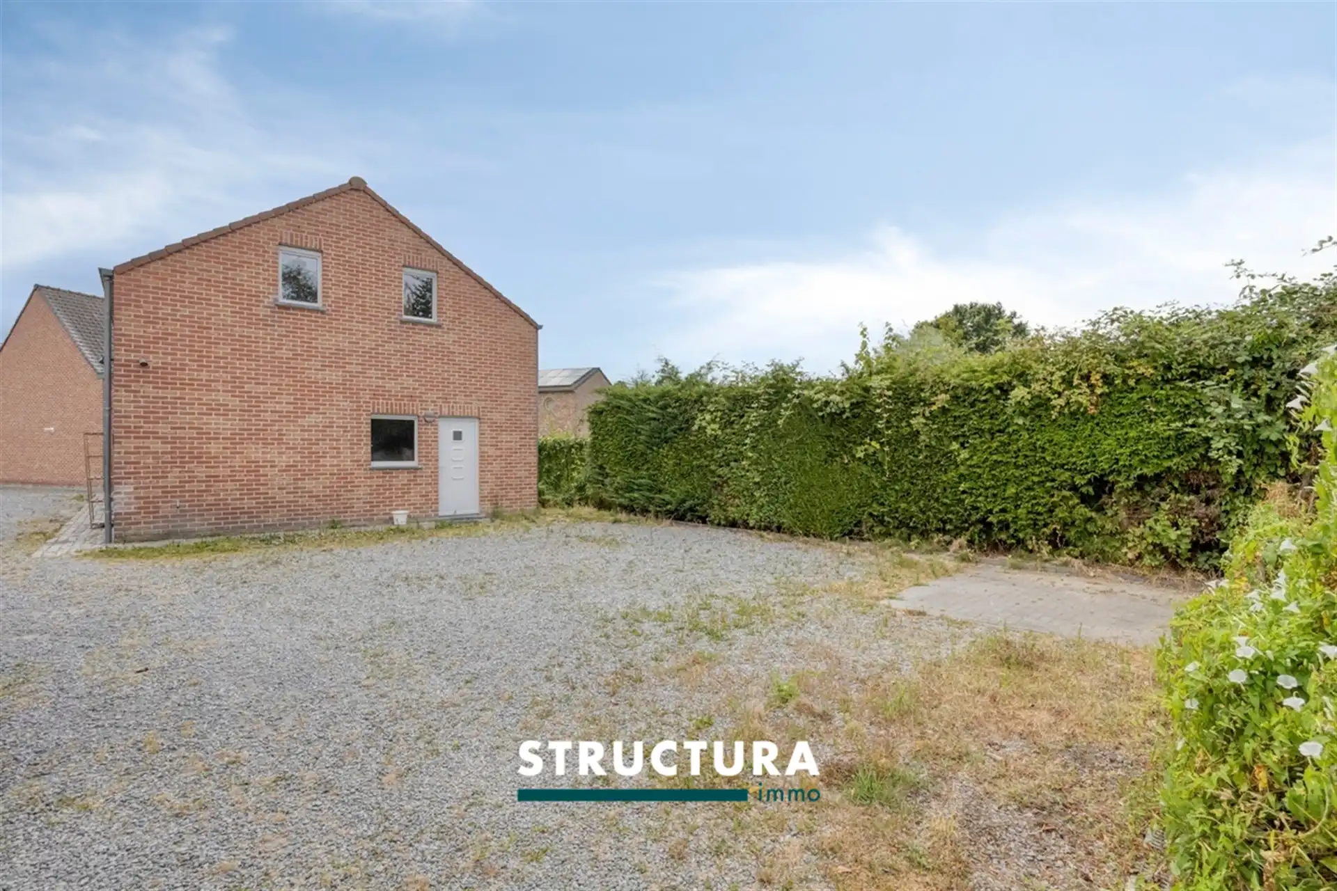 Unieke woning met polyvalent bijgebouw foto 35