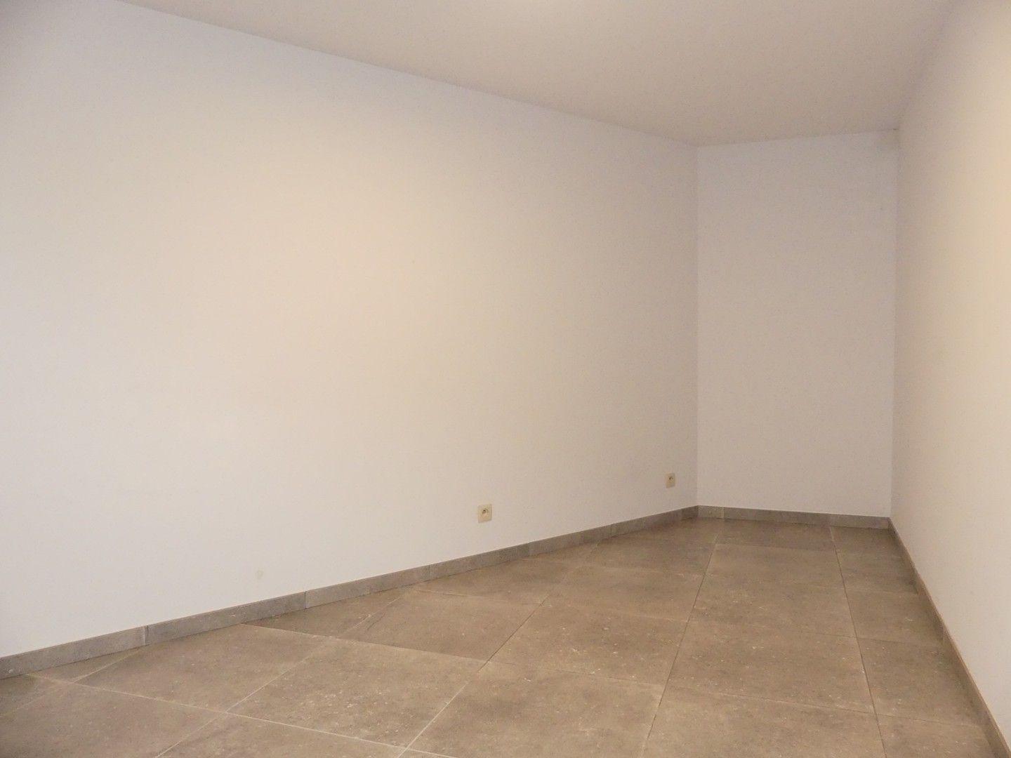 Halfopen nieuwbouwwoning met binnenterras, tuintje en garage - 3 slaapkamers foto 11
