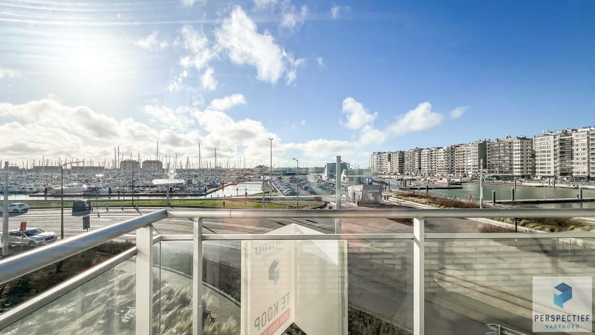 SUPERAANBOD, TOP LIGGING : GERENOVEERD HOEKAPPARTEMENT met 3 TERRASSEN en SCHITTEREND ZICHT OVER DE JACHTHAVEN & ZEE. foto 14