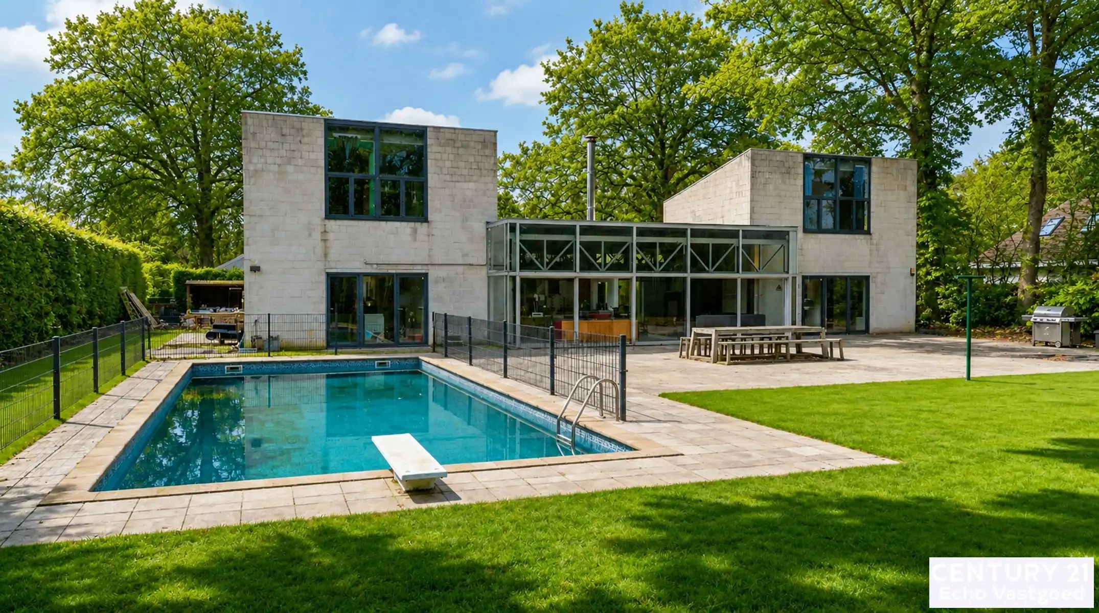 Unieke te renoveren villa in villawijk “De Lint” foto 6