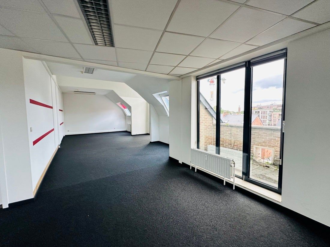 Iconisch kantorencomplex of commerciële ruimte te Hasselt centrum foto 20