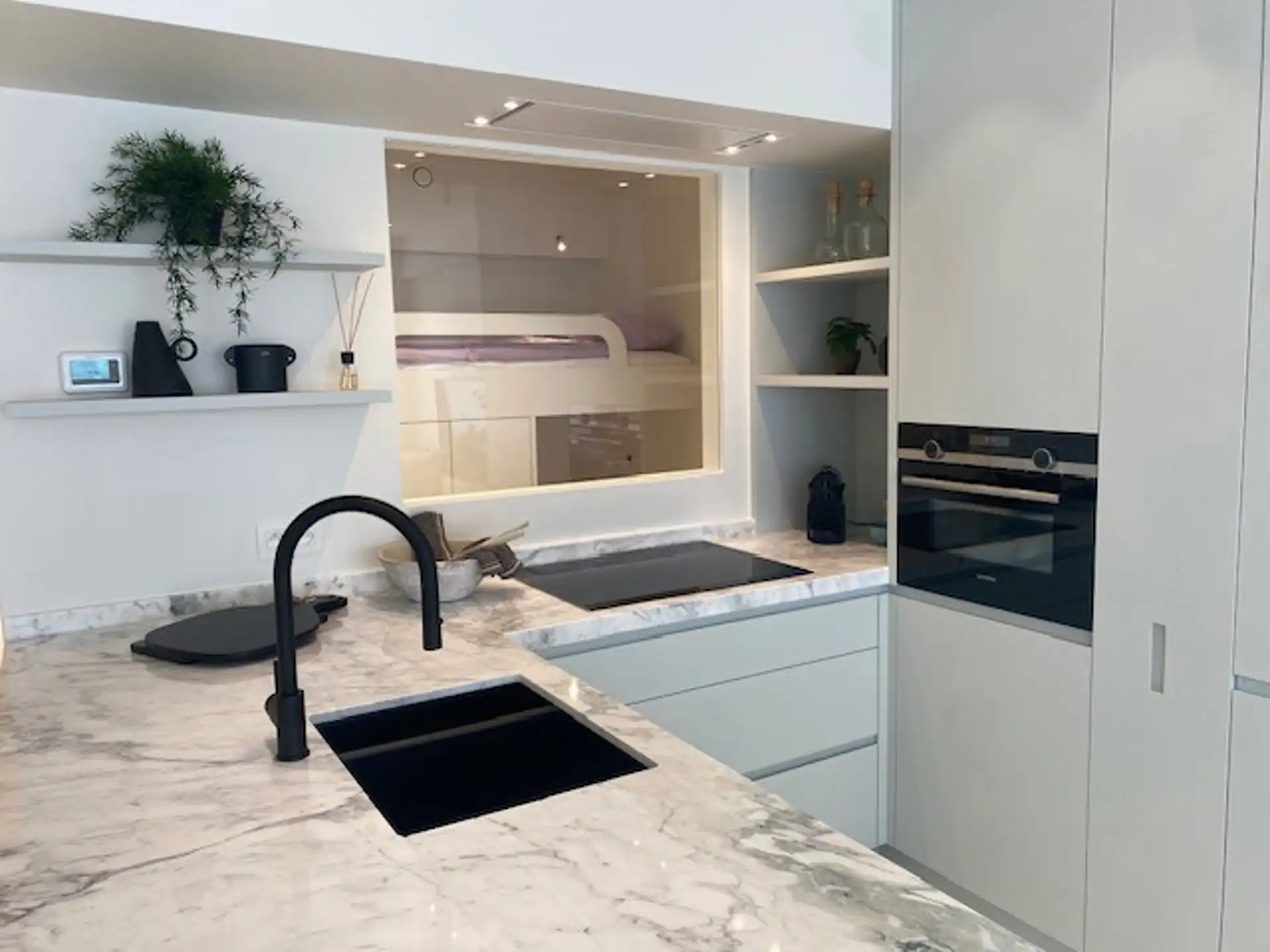 Prachtig gerenoveerd appartement met zijdelings zeezicht!  foto 13