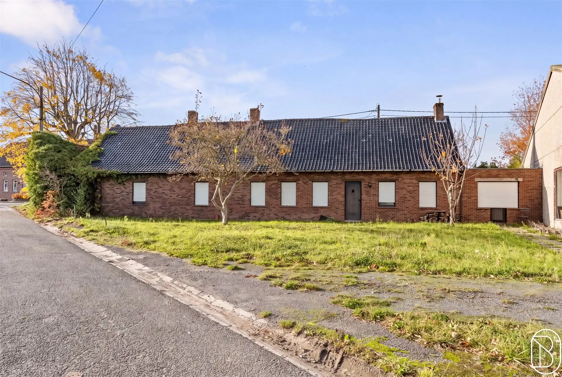 Commercieel gebouw van 750 m² met woning en parking. foto 5