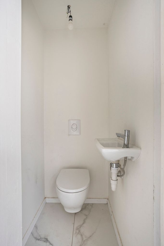 Volledig gerenoveerde gesloten bebouwing te Drogenbos foto 9