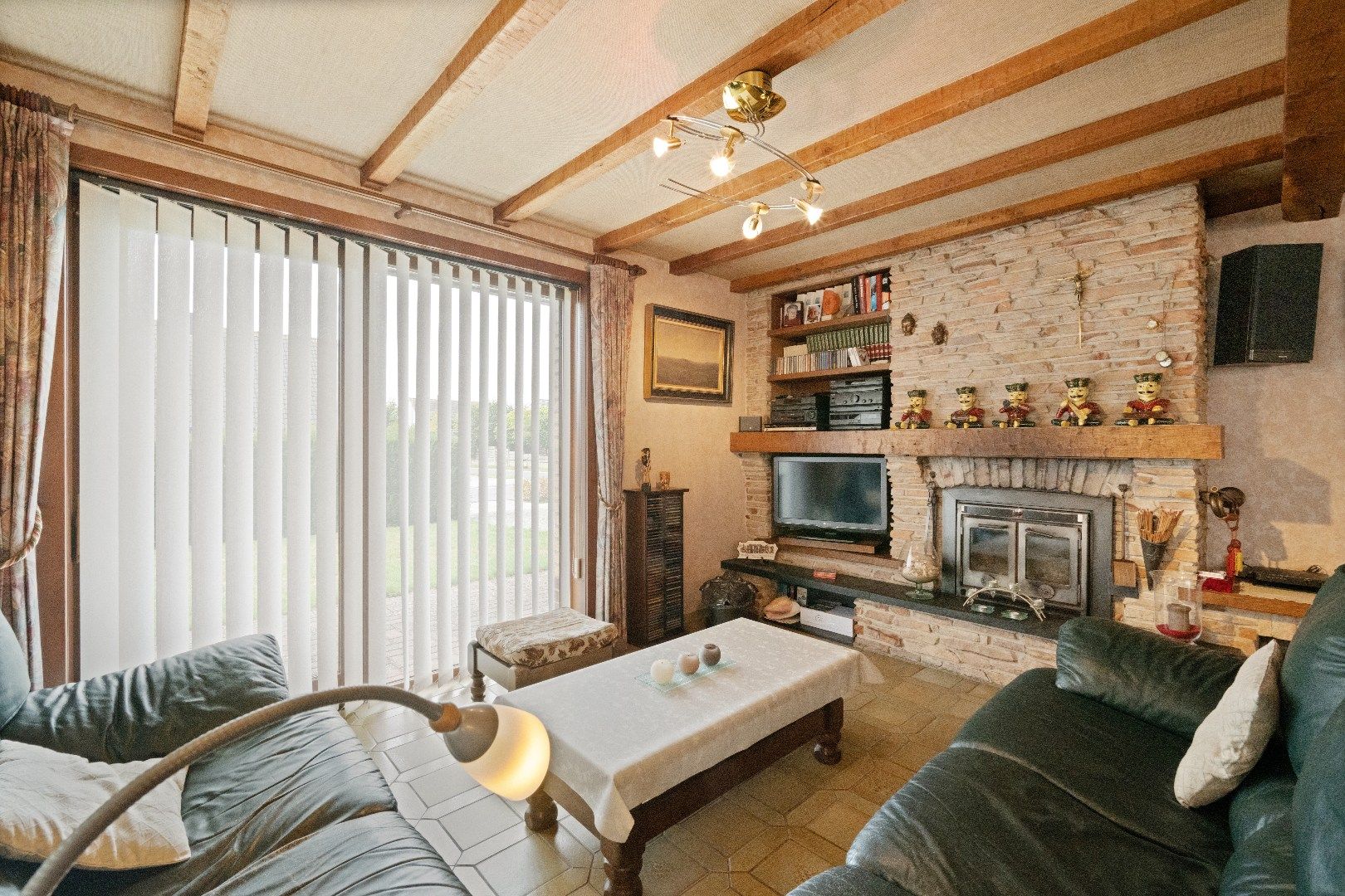 Ruime bungalow foto 5