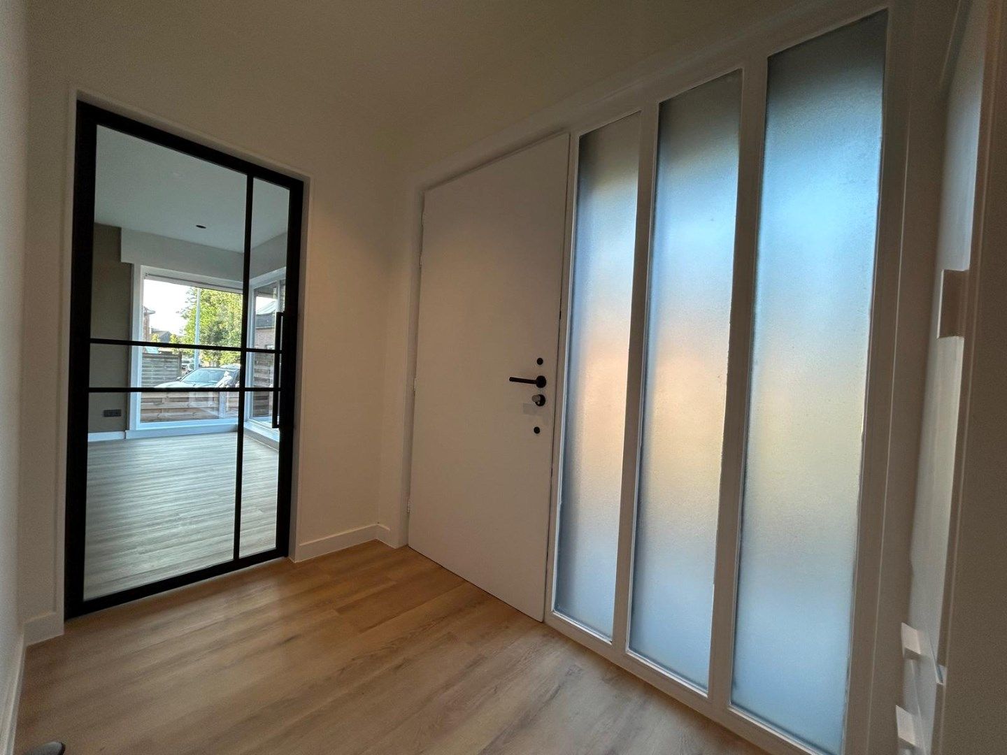PRACHTIG GERENOVEERDE WONING MET 1 SLAAPKAMER EN GARAGE IN HARTJE DENTERGEM foto 4