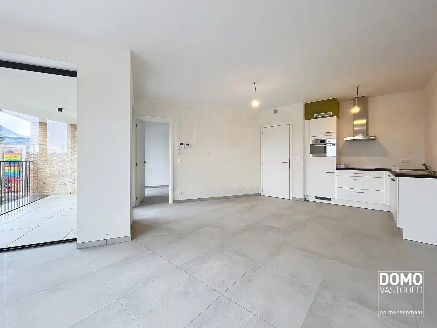 VOLLEDIG AFGEWERKT NIEUWBOUWAPPARTEMENT MET 1 SLAAPKAMER, TERRAS EN ONDERGRONDSE AUTOSTANDPLAATS IN RESIDENTIE "DE KWINT" TE ZONHOVEN  foto 2