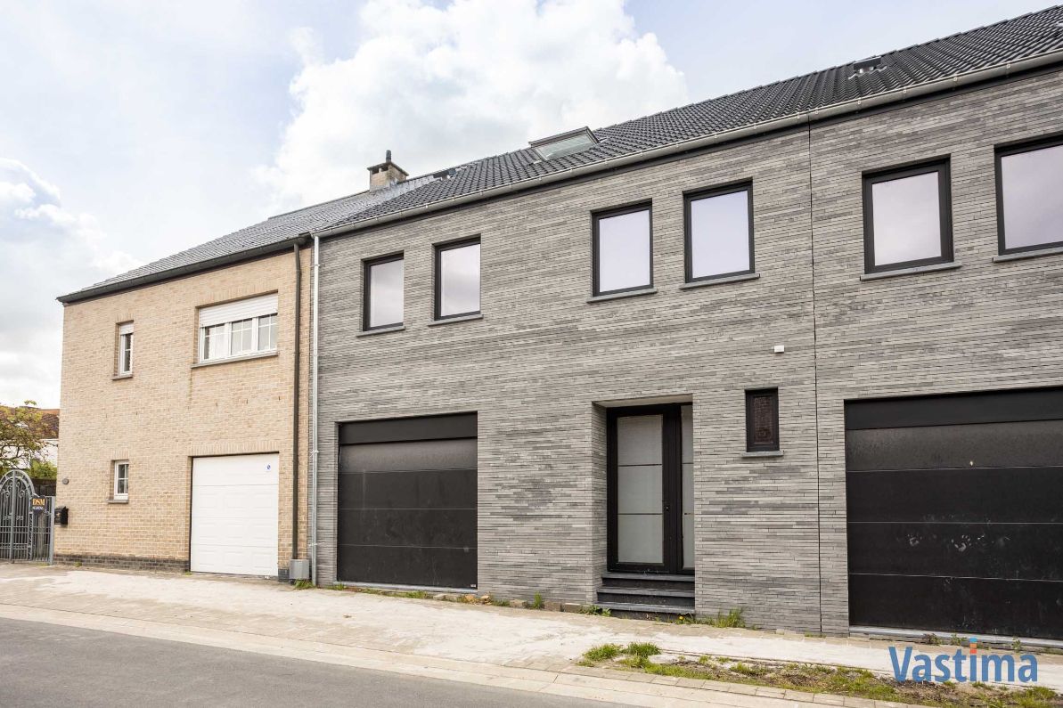 Nieuwbouw gesloten woning met 3 slaapkamers, garage en tuin foto 2