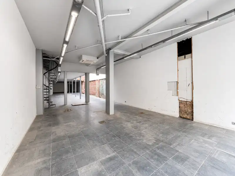 Veelzijdig handelspand op toplocatie te koop foto 2