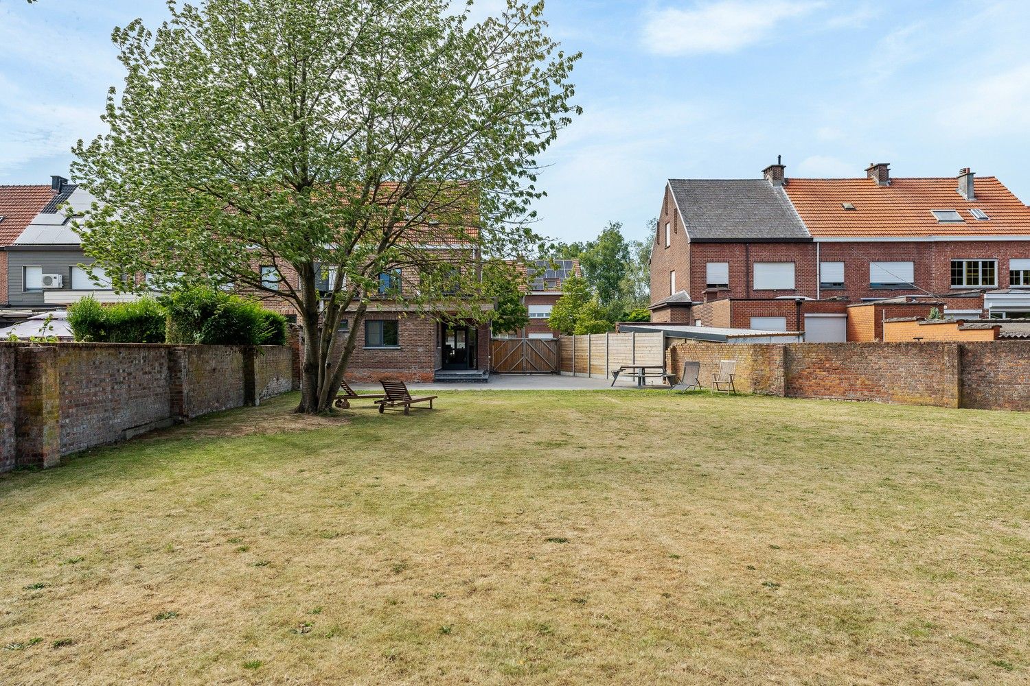 Deels gerenoveerde woning met 5 slpkrs en grote omheinde tuin foto 24