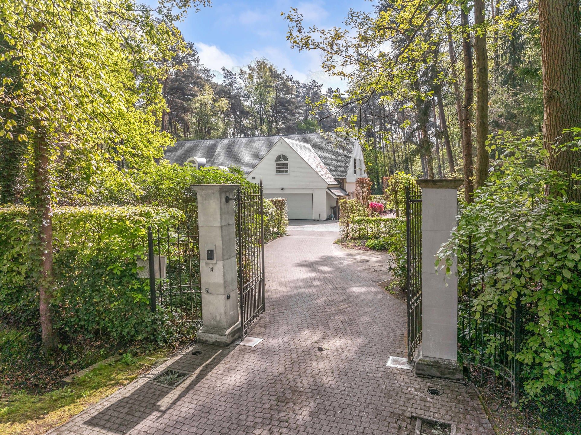 Stijlvolle villa met prachtige tuin op royaal perceel foto 2