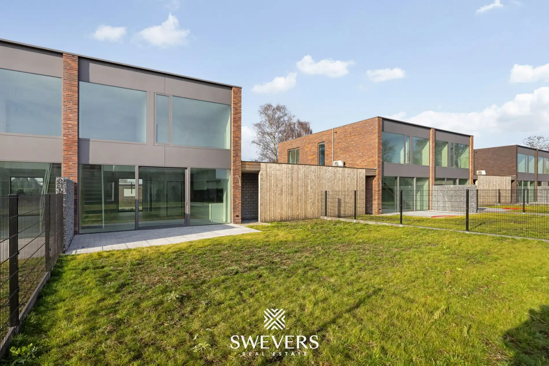 Moderne woning met open leefruimte en tuin foto 28