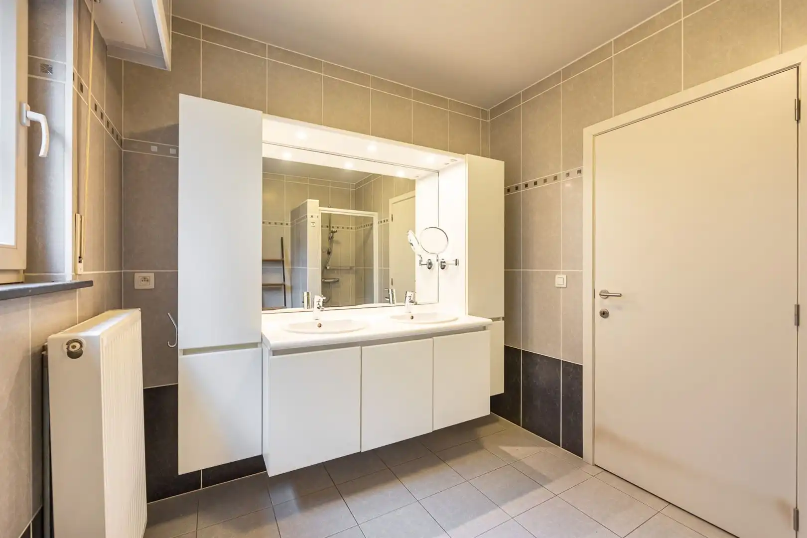 Ruim & licht appartement met zuidwest tuin. foto 17