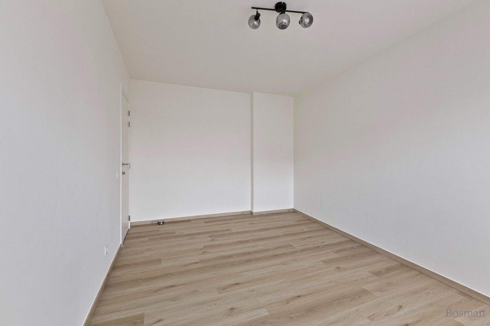 Handelspand met woonst te koop in Laakdal centrum foto 16