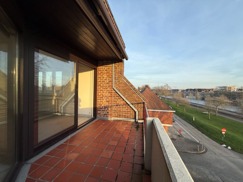 Rustig en zongeoriënteerd 3-slaapkamerappartement met terras en open uitzicht op water foto 19