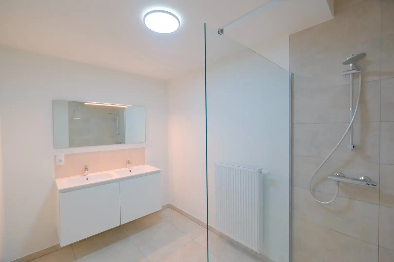 Gelijkvloers app met 2 slaapkamers, ruim terras en binnenkoer! foto 12