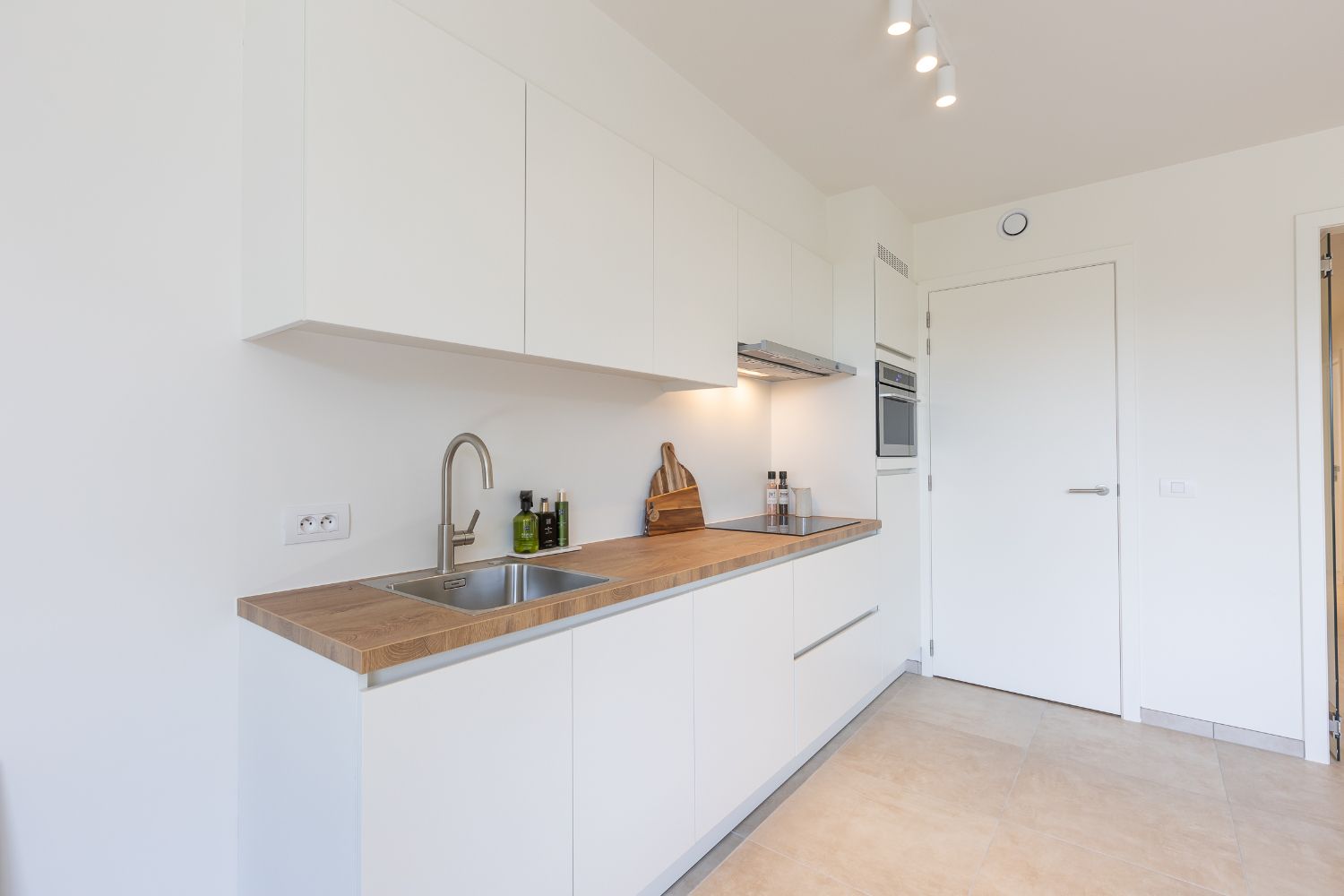 Nieuwbouw twee-slaapkamer appartement te huur in Oostende foto 4