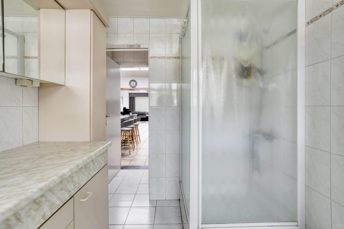 huis te koop in centrum Turnhout met wegenis achteraan  foto 13