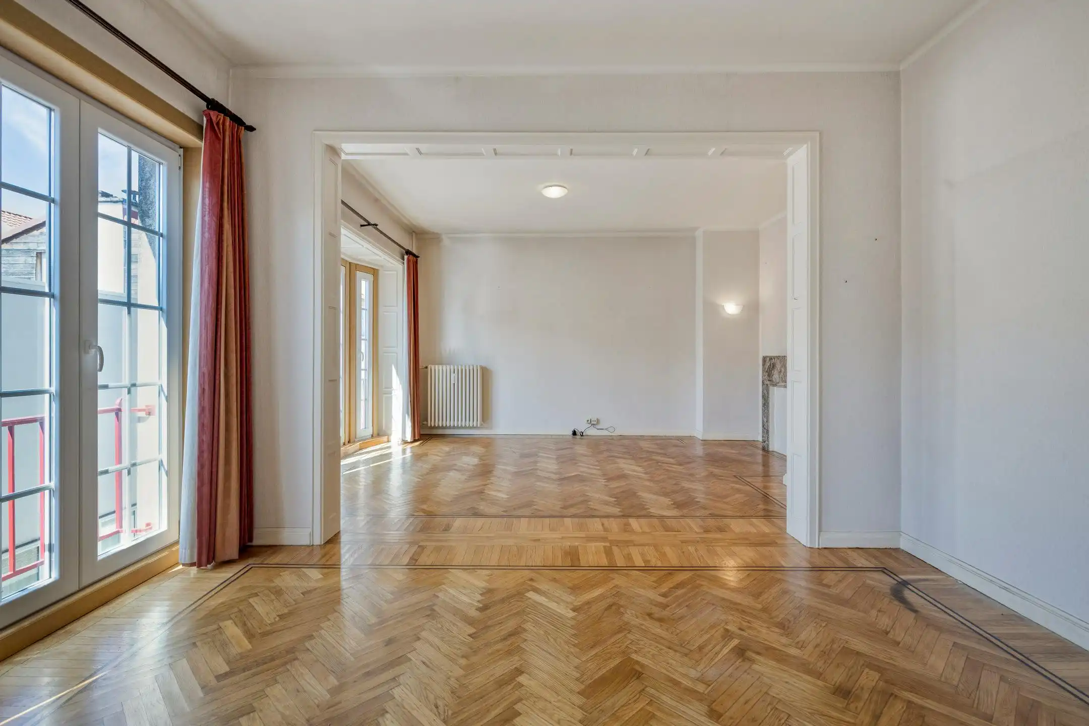 Appartement met 3 kamers en garagebox te koop in centrum Kortrijk foto 2