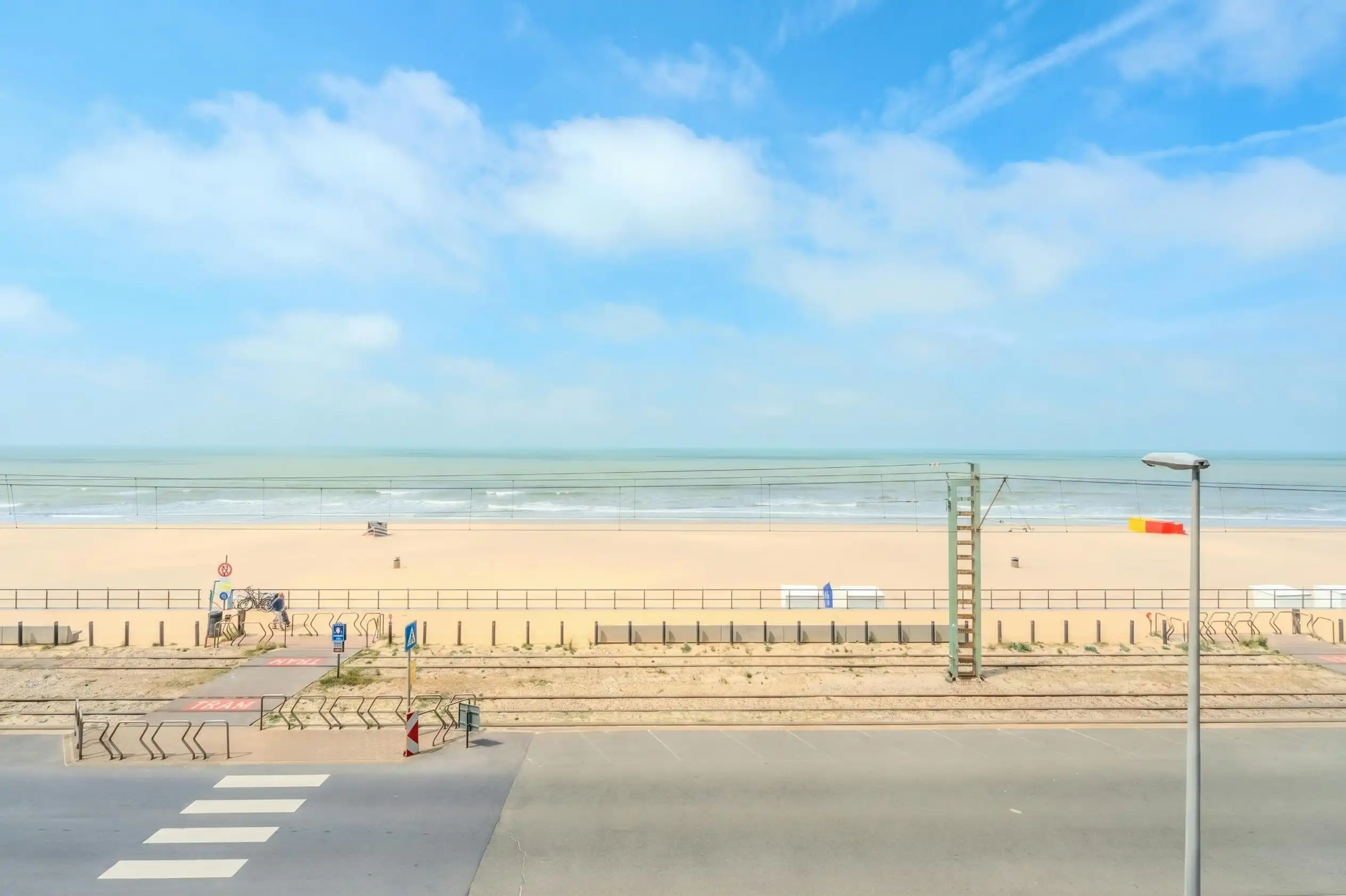 Ruime studio met prachtig frontaal zeezicht te Middelkerke ! foto 11