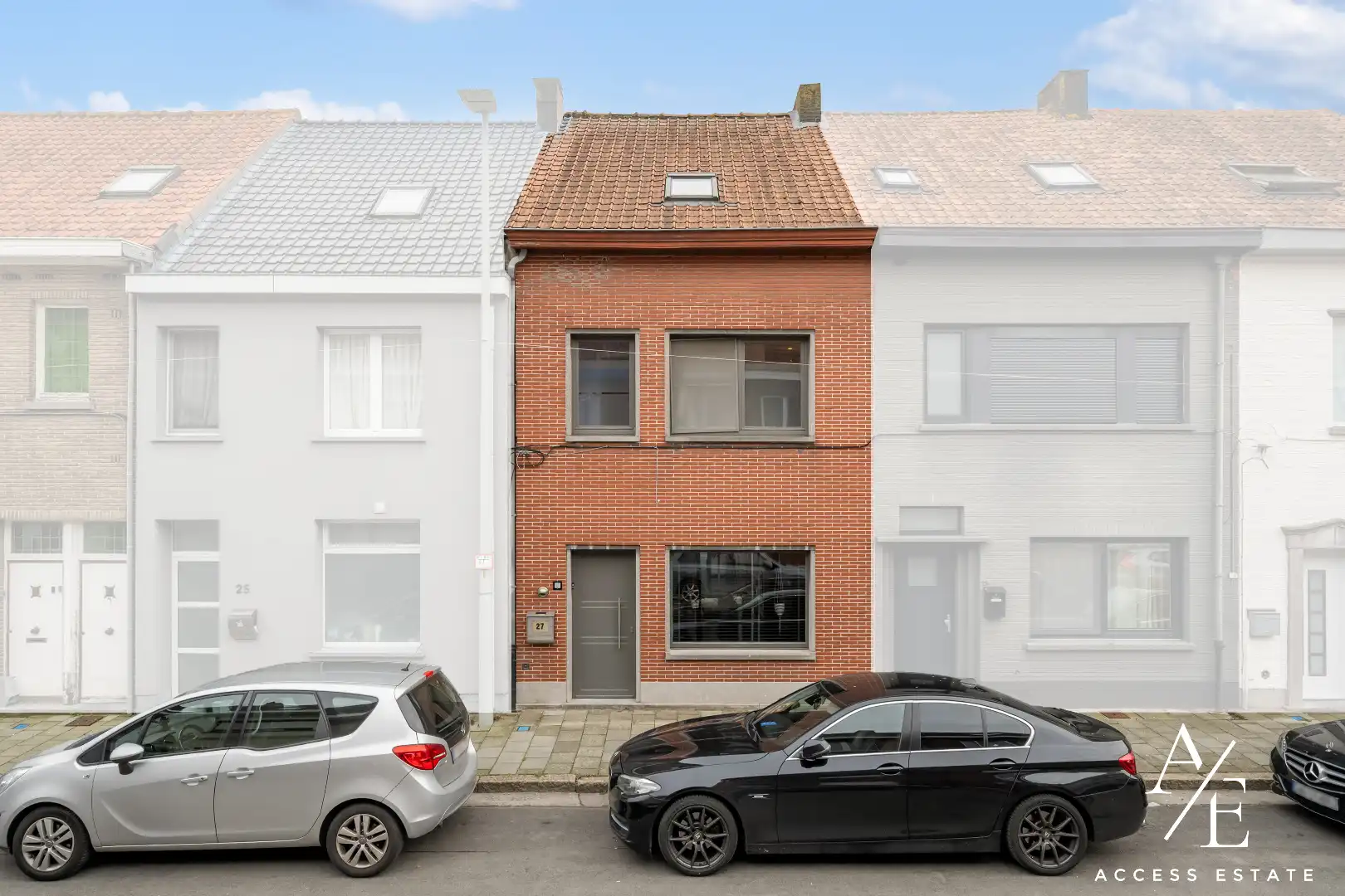Ruime, gerenoveerde woning met prachtige stadstuin (600m²) en dubbele garage foto 2