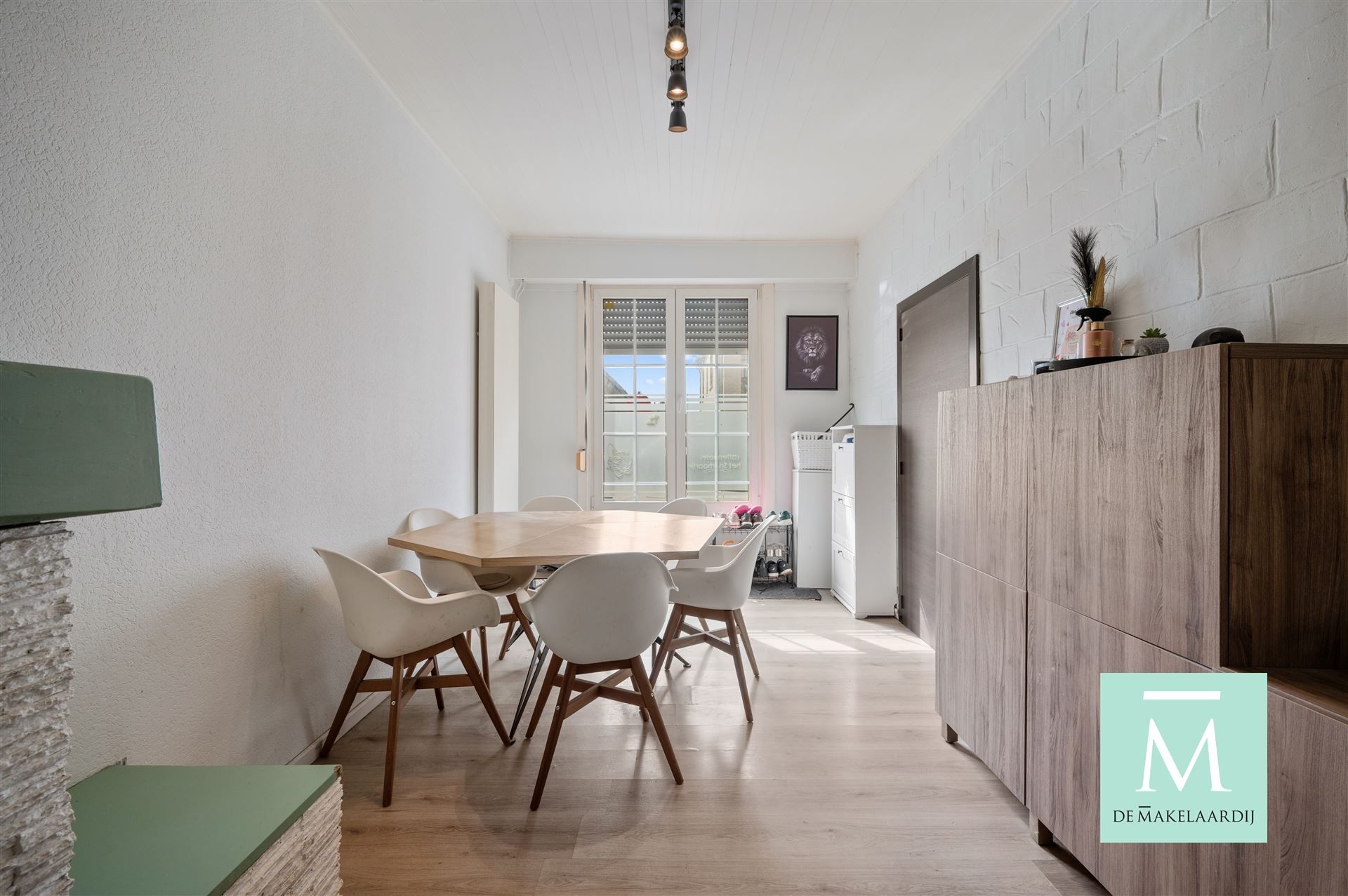 Op te frissen starterswoning en achterbouw (met mogelijkheid tot inichten van bijkomende slaapkamers/bureau-hobbyruimte...) foto 4