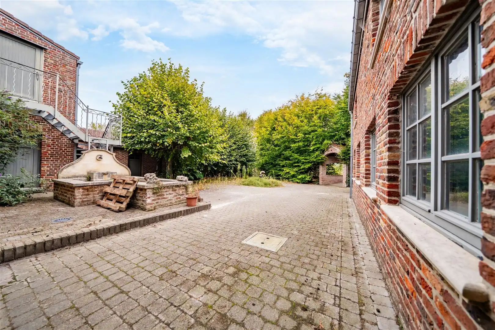 Handelscomplex met appartement in centrum Landen foto 32