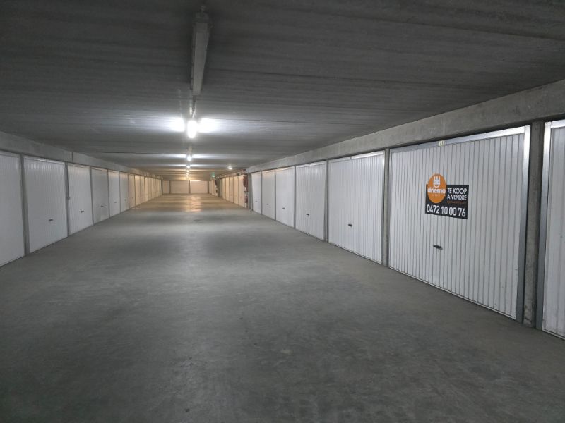 GARAGE G 70 ONDER DE ESPLANADE foto {{pictureIndex}}