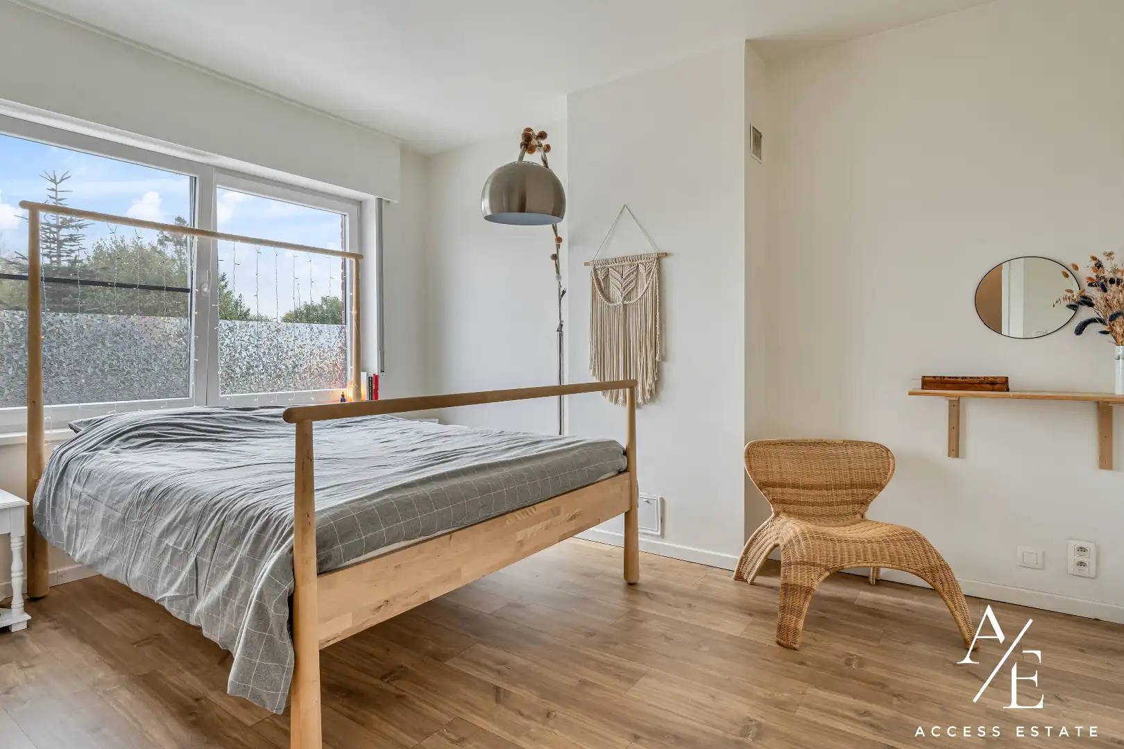 Ruime, gerenoveerde woning met prachtige stadstuin (600m²) en dubbele garage foto 14