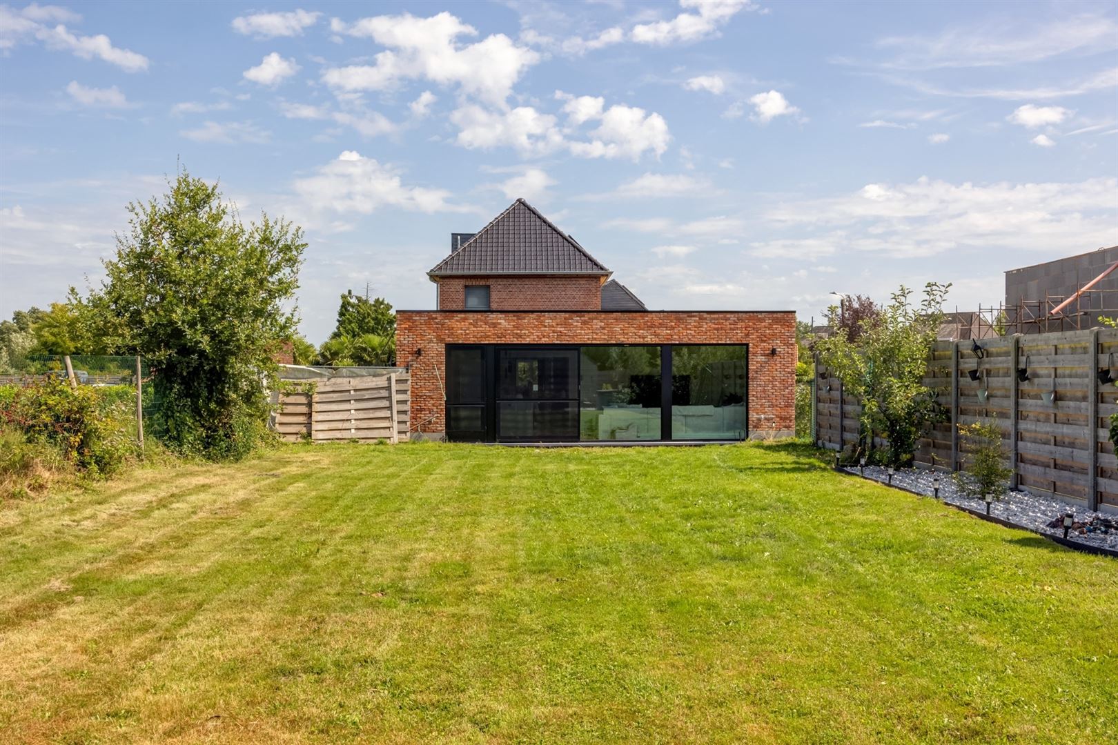 Woning met drie slaapkamers in een rustige omgeving foto 2