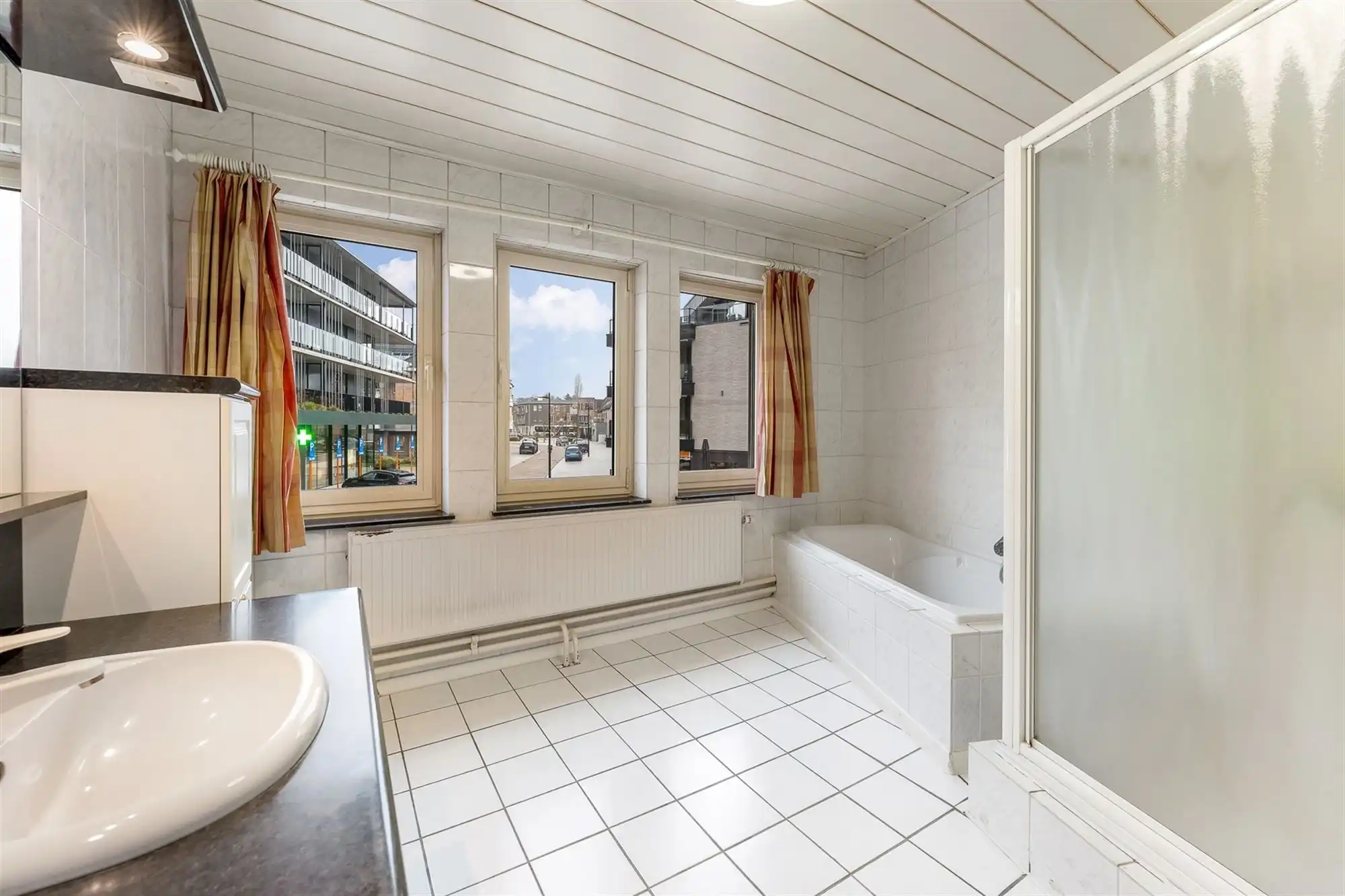 HORECA PAND MET GOEDE VISIBILITEIT EN RUIM APPARTEMENT GELEGEN P DE MARKT VAN BERINGEN foto 13