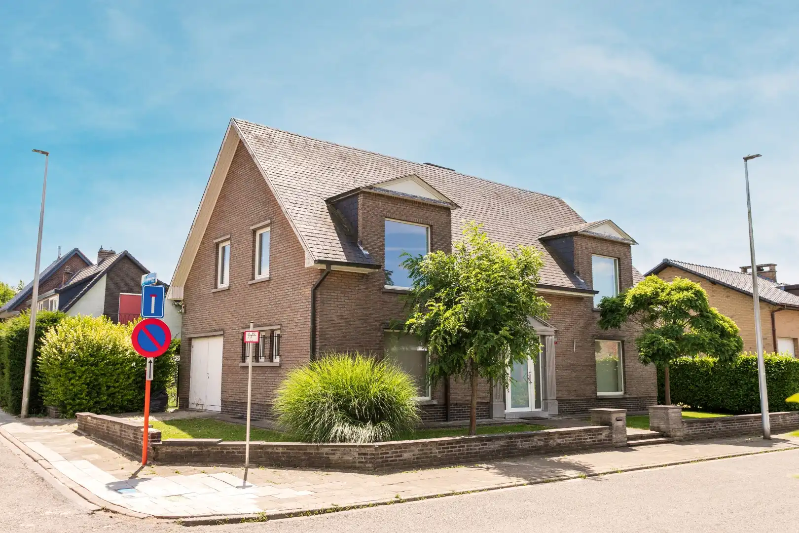Ruime 4-gevelwoning met 4 slaapkamers, bureau, garage en tuin op 626 m² met bouwpotentieel in Halle foto 2