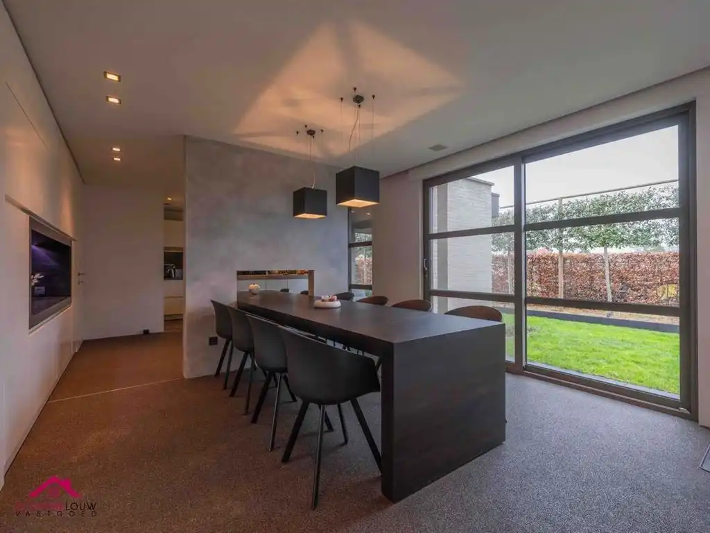 Vrijstaande woning in hedendaagse stijl foto 18