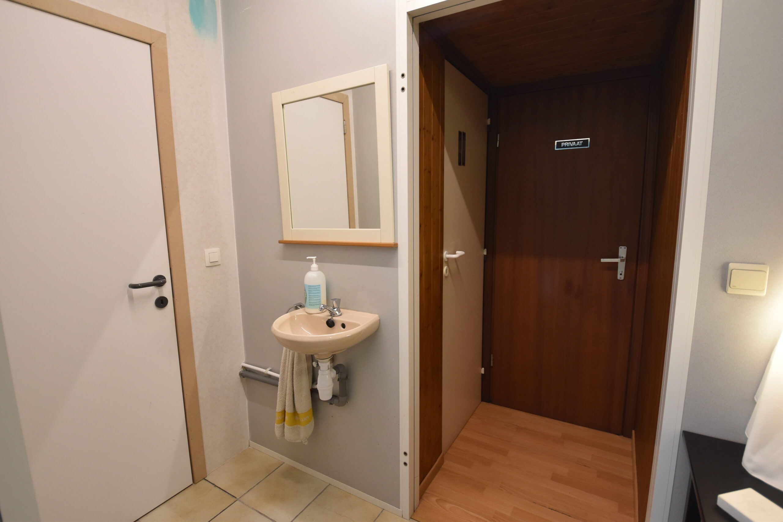 Atelier/praktijk met zeer ruime woonst in Nieuwkerken foto 29