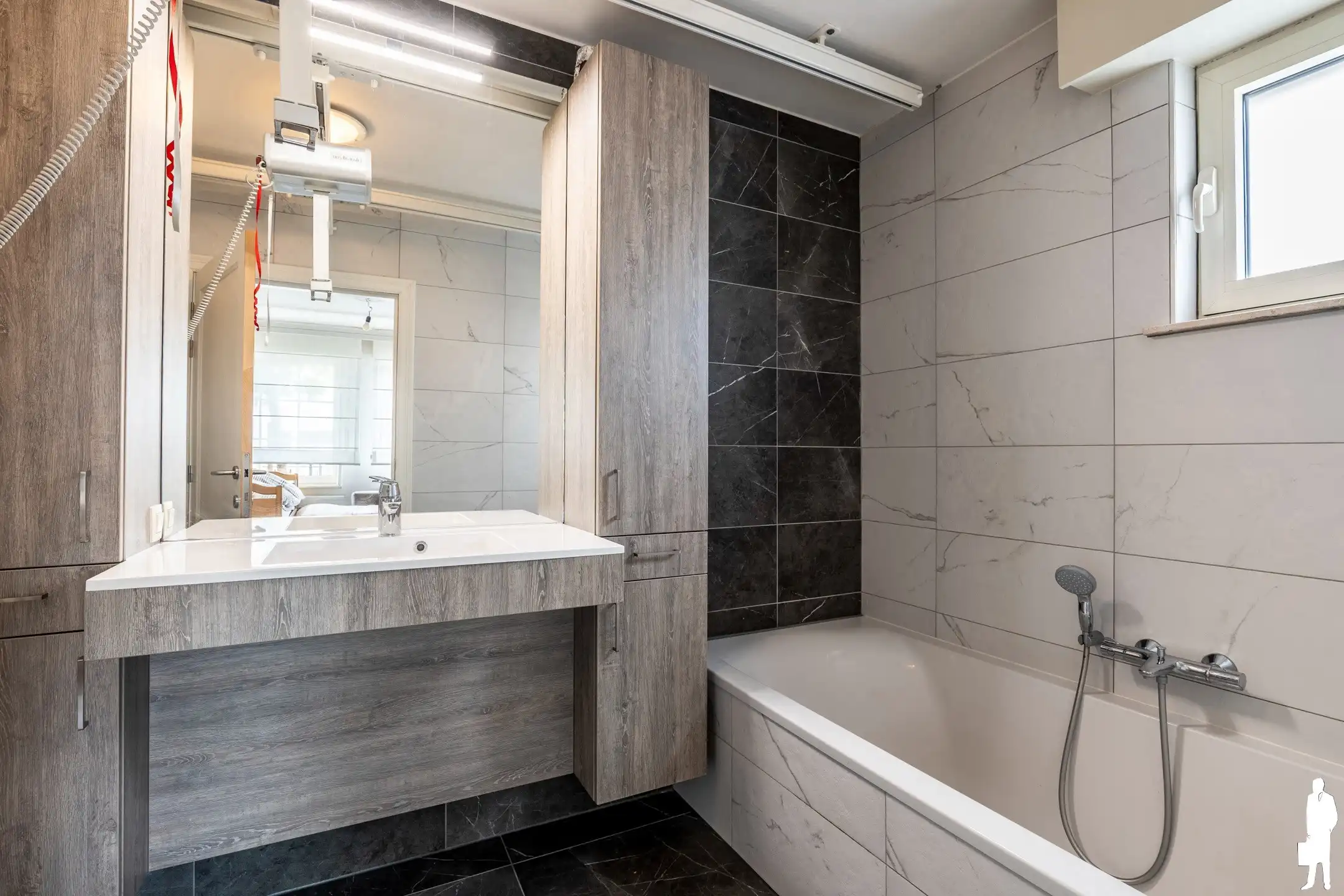 Ruime woning met 6 slpks. en grote kelder nabij Nederland foto 10