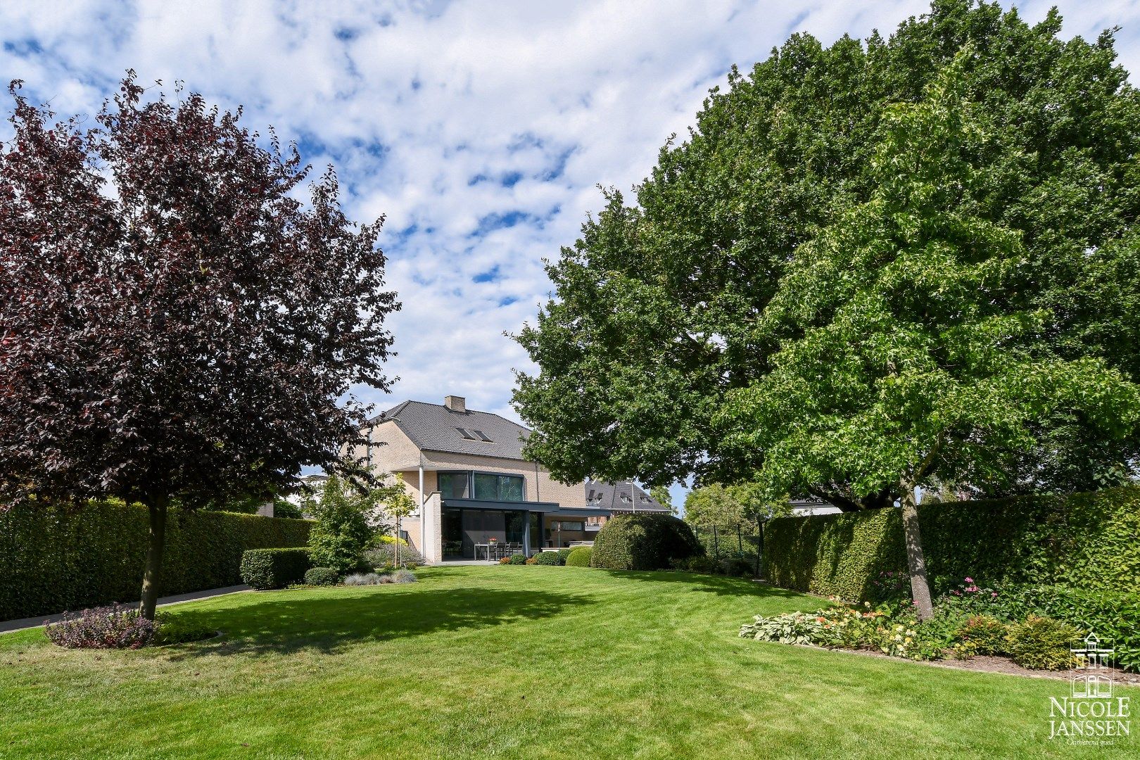 Verzorgde ruime woning met gelijkvloers praktijkgedeelte en prachtige tuin foto 40