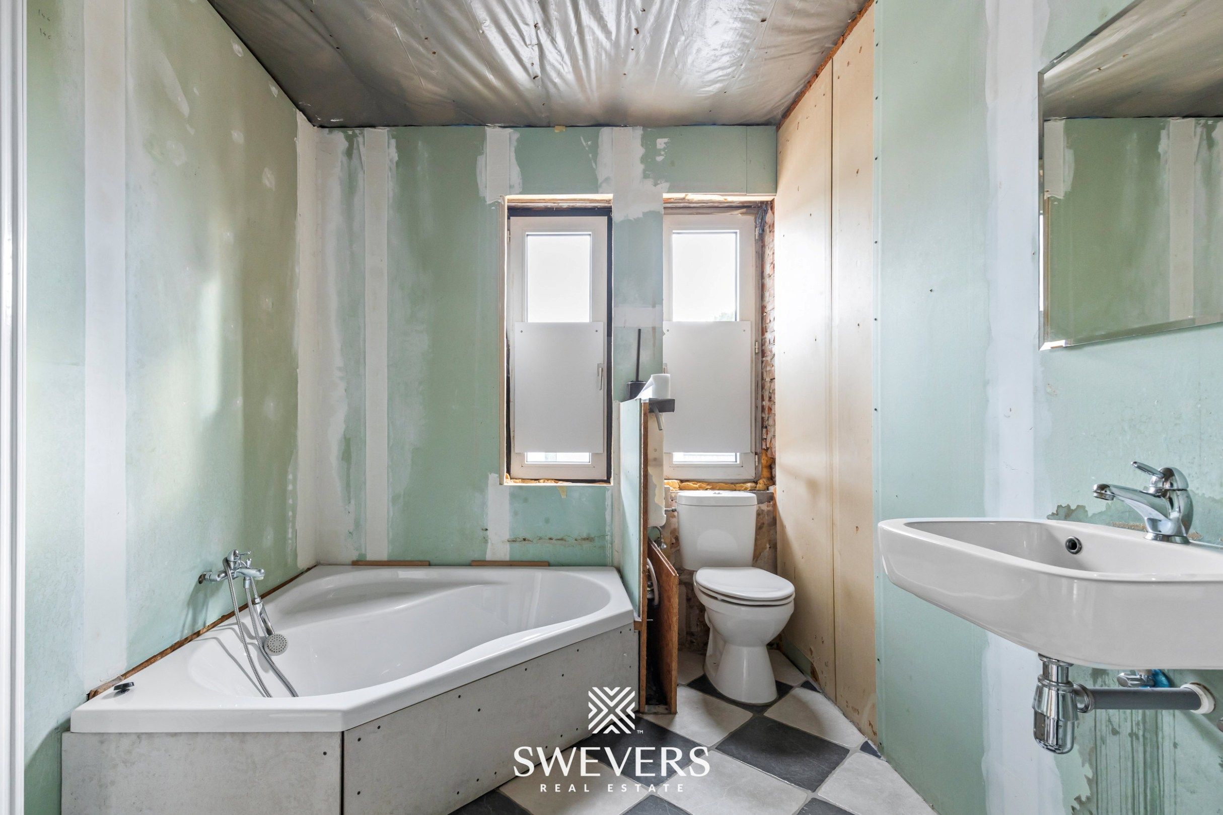 Unieke renovatiekans: karaktervol herenhuis te Zonhoven foto 20