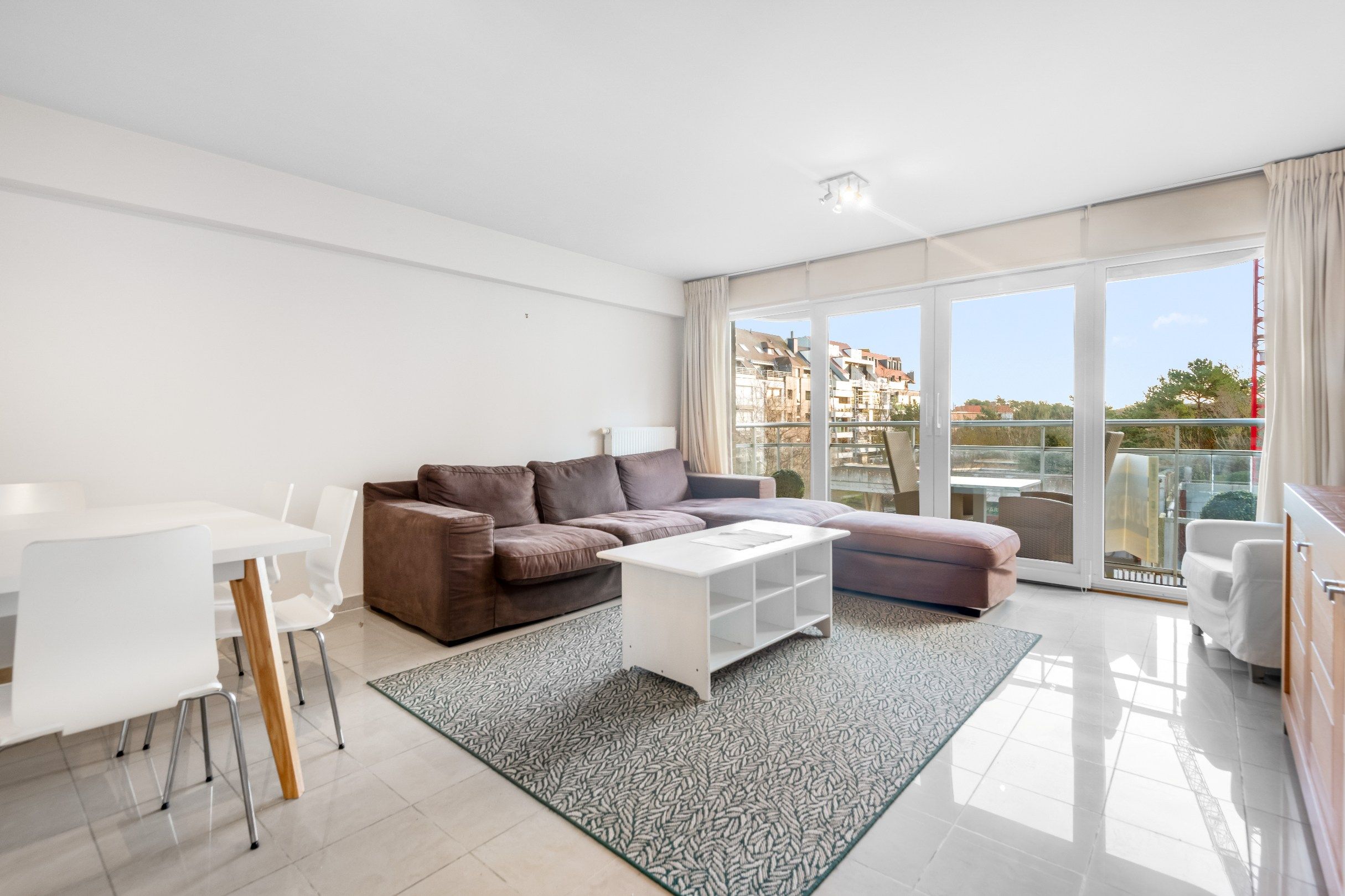 Mooi gemeubeld appartement met  zicht op het Park en de Dumortierlaan foto {{pictureIndex}}