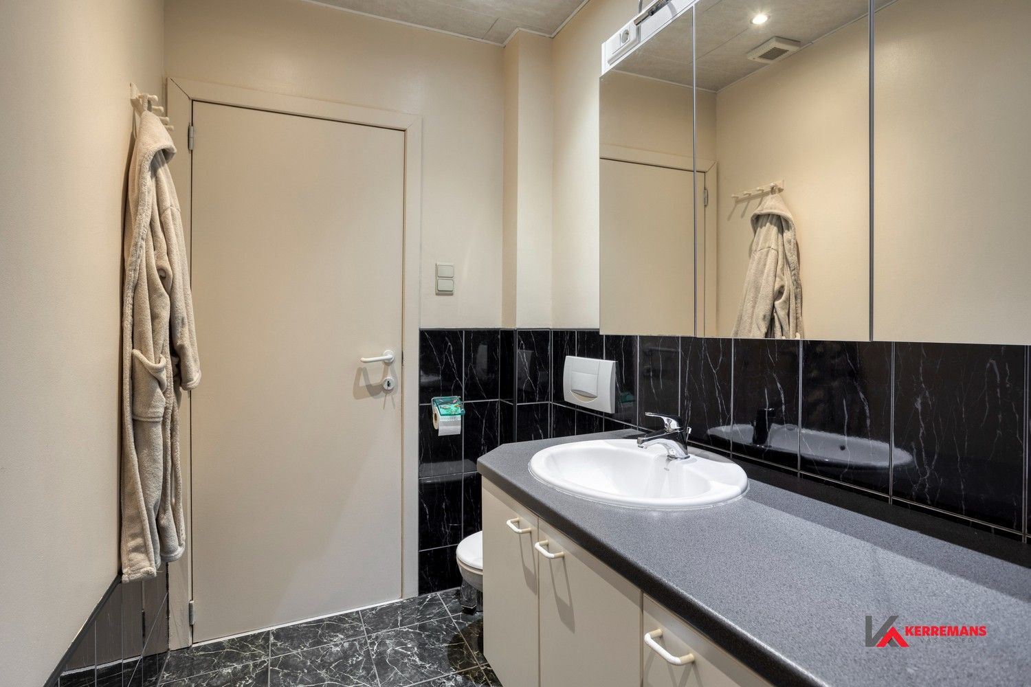 Instapklare woning met 4 slaapkamers, tuin en garage. foto 13