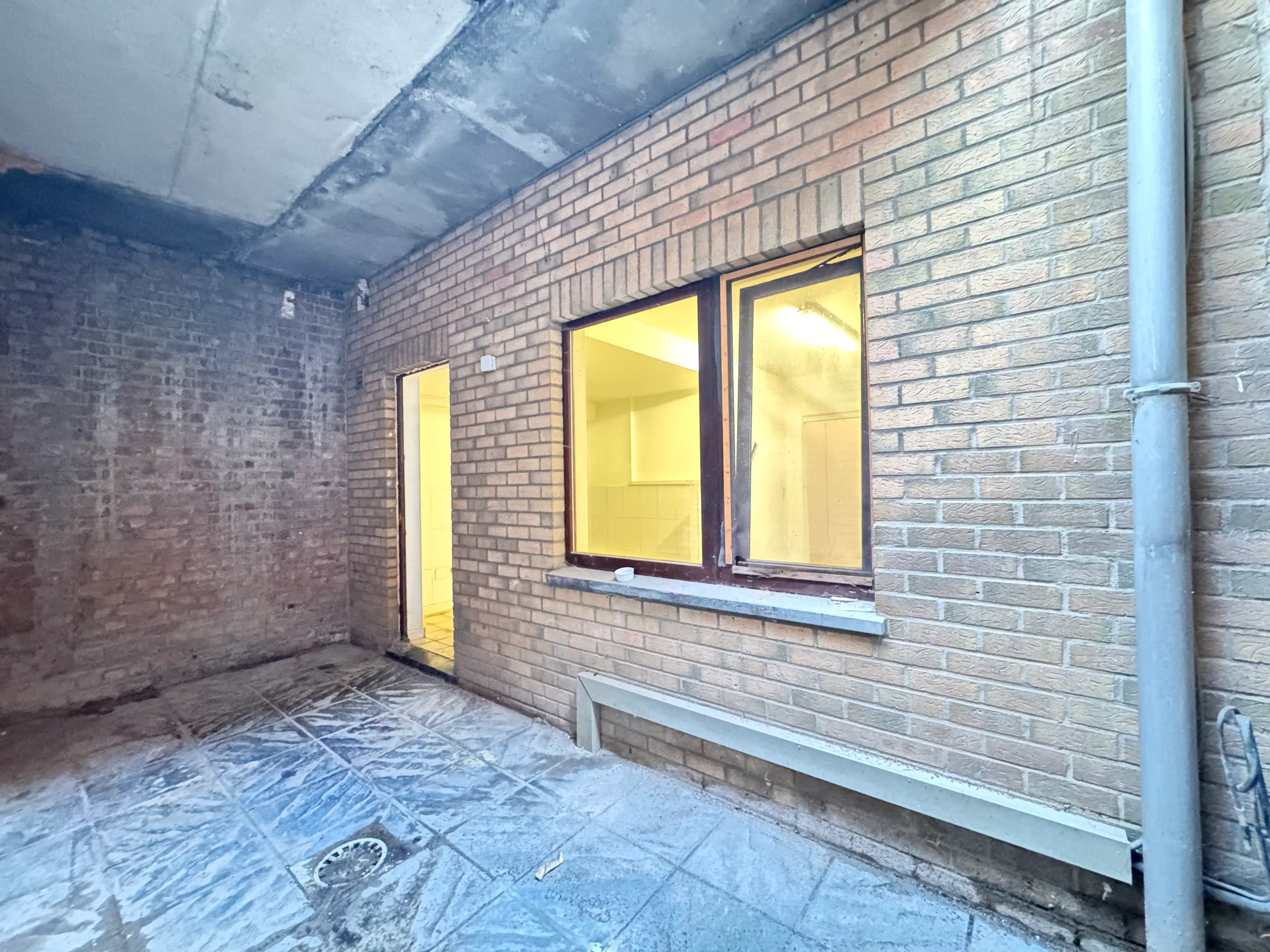 Handelsgelijkvloers 60m² aan drukke invalsweg Oostende foto 11
