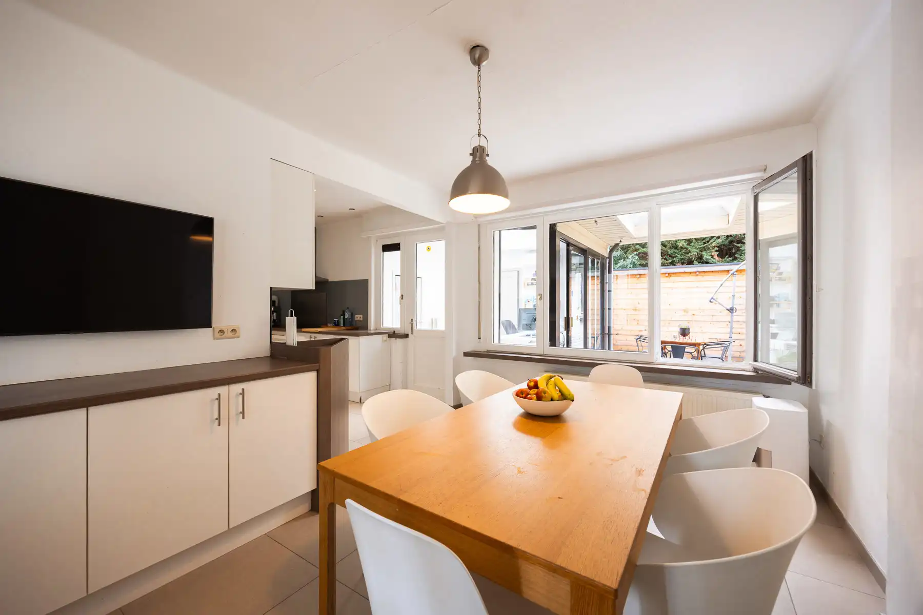 Ruime woning met praktijkruimte op toplocatie foto 8