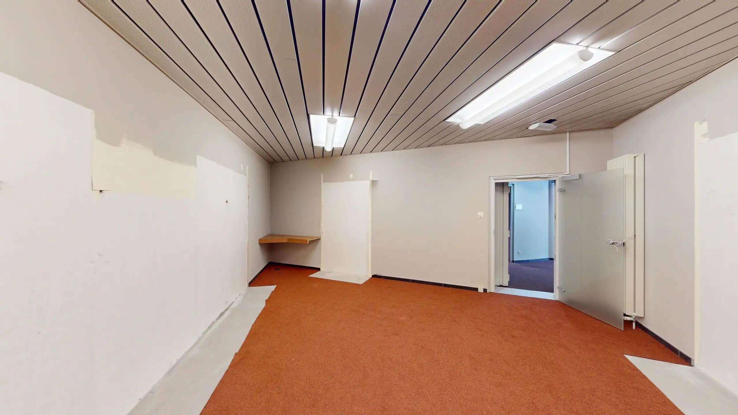 Zeer ruim kantoor op commerciële locatie in centrum Beringen foto 40