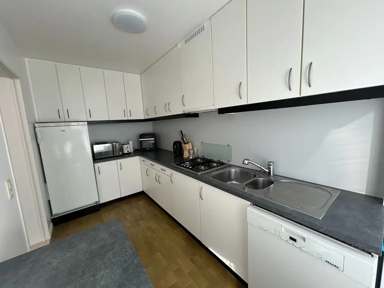 GERENOVEERD APPARTEMENT MET 2 SLAAPKAMERS, BUREAURUIMTE EN TERRAS foto 5