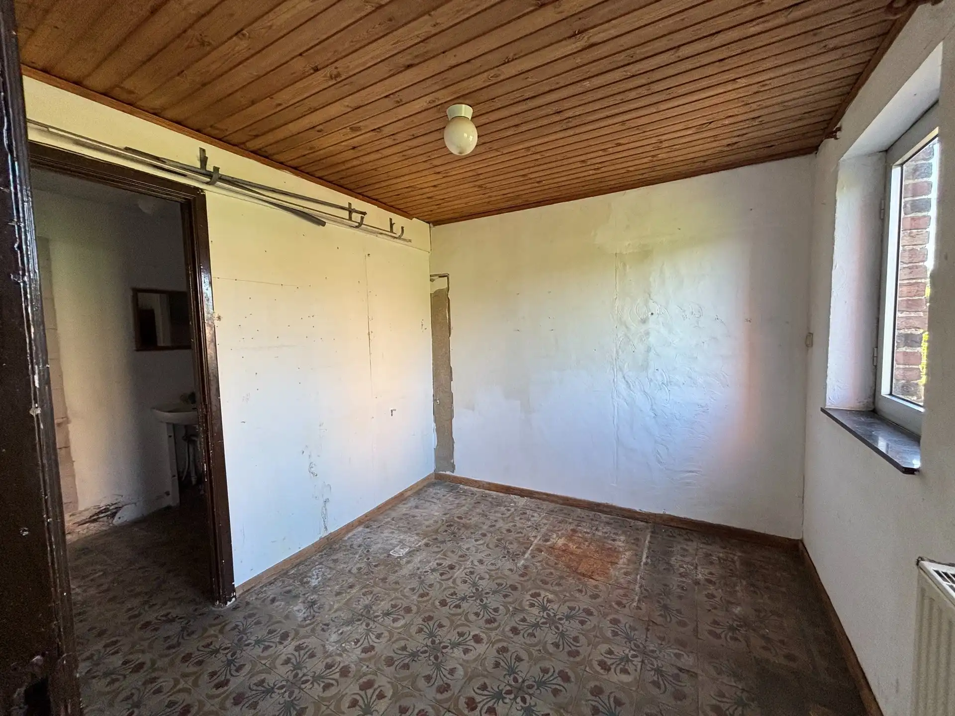 Landelijk gelegen renovatiewoning met prachtig uitzicht over de velden foto 7