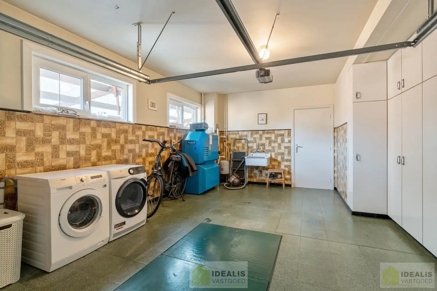 IDEALIS VASTGOED – PERFECT ONDERHOUDEN EN INSTAPKLARE GEZINSWONING MET 4 SLAAPKAMERS, 2 BADKAMERS EN EEN MOOIE WOONOPPERVLAKTE VAN +- 185M² OP EEN AANGENAAM EN RUSTIG GELEGEN PERCEEL VAN 6A 80CA OP GEGEERDE LOCATIE IN ACHEL! foto 15