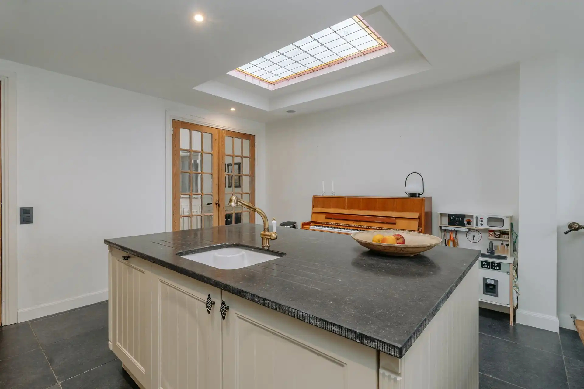 Karaktervolle woning met verrassend veel ruimte in Merksem foto 11