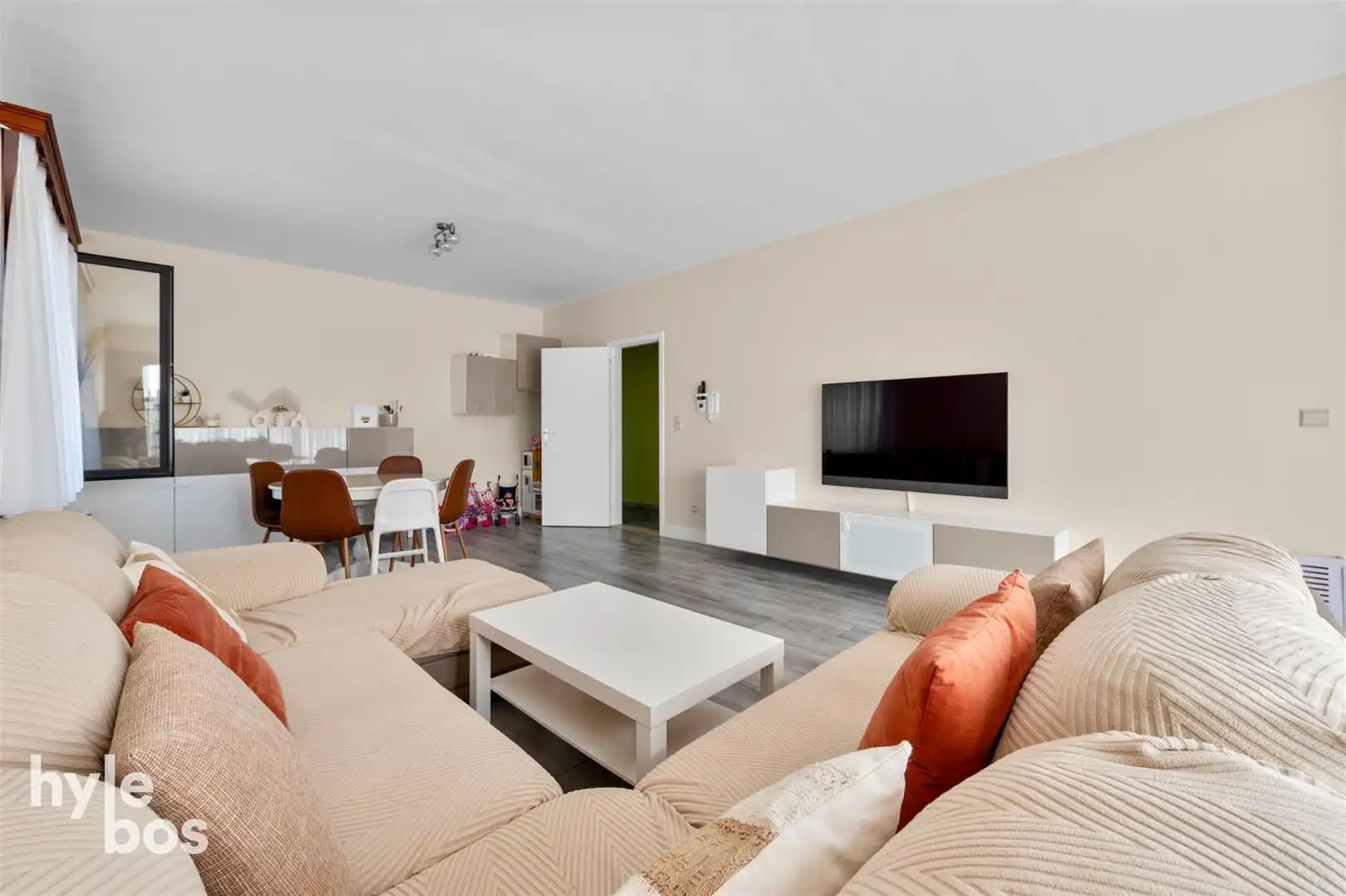 Opbrengsteigendom met 5 ruime appartementen en garages op topligging foto 15