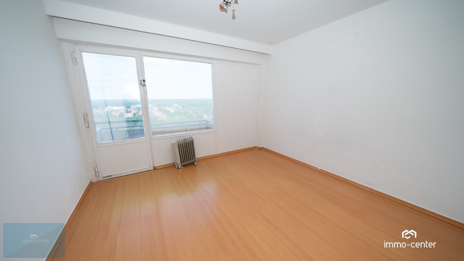 Ruim appartement met 4 slaapkamers en 3 terrassen in hartje Genk! foto 13